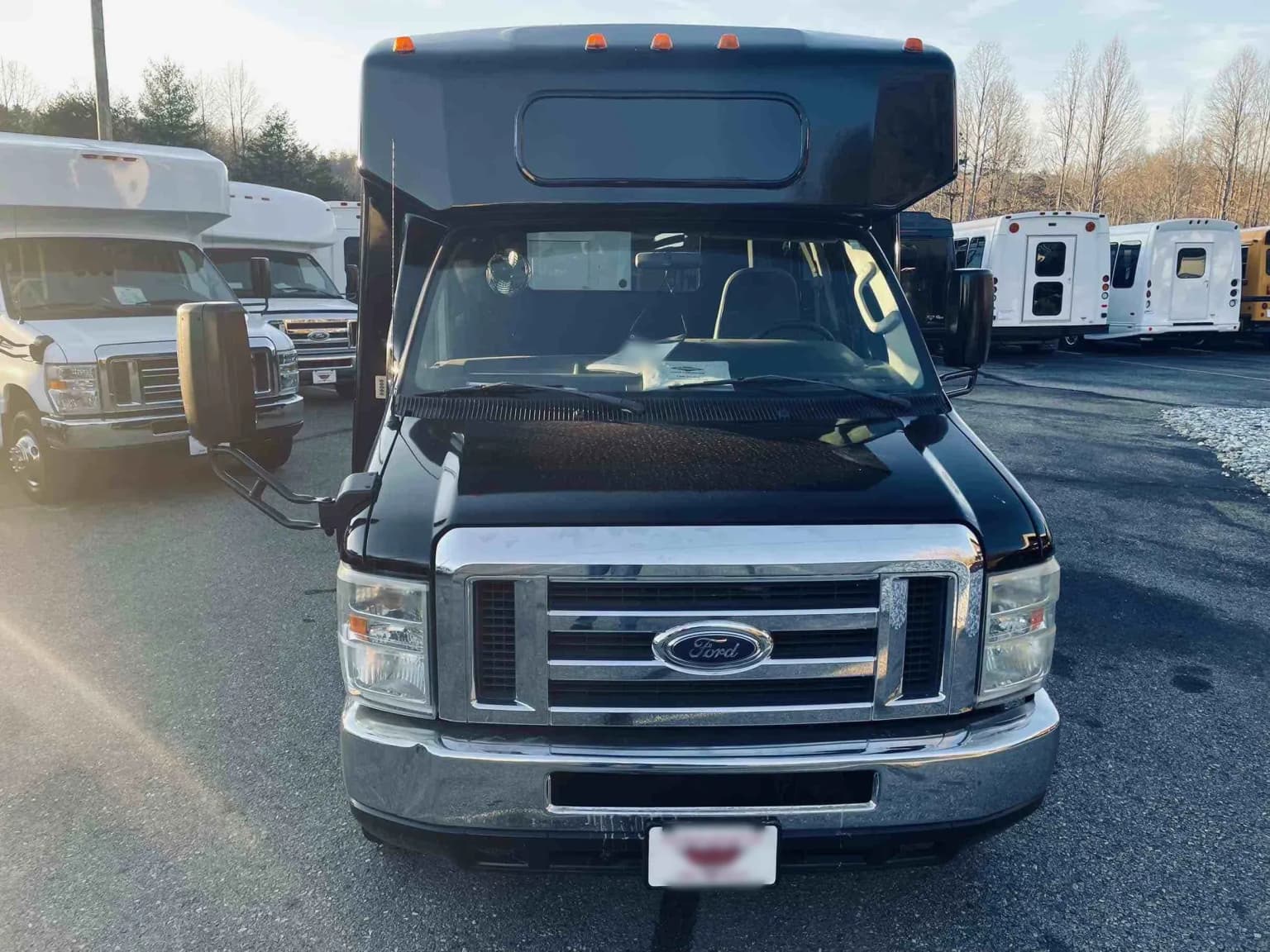 2013 Ford E350 Diamond VIP2000 Shuttle Bus - Image 2