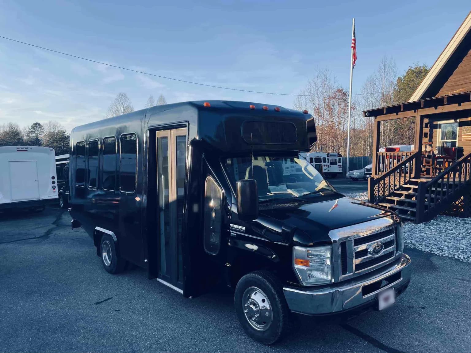 2013 Ford E350 Diamond VIP2000 Shuttle Bus - Image 1