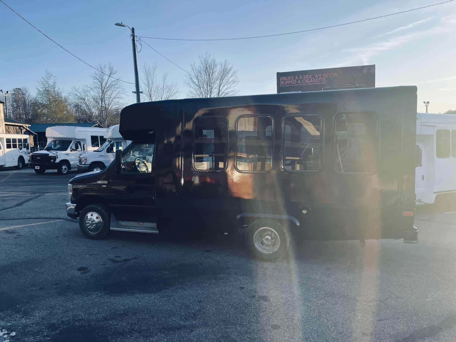 2013 Ford E350 Diamond VIP2000 Shuttle Bus - Image 6