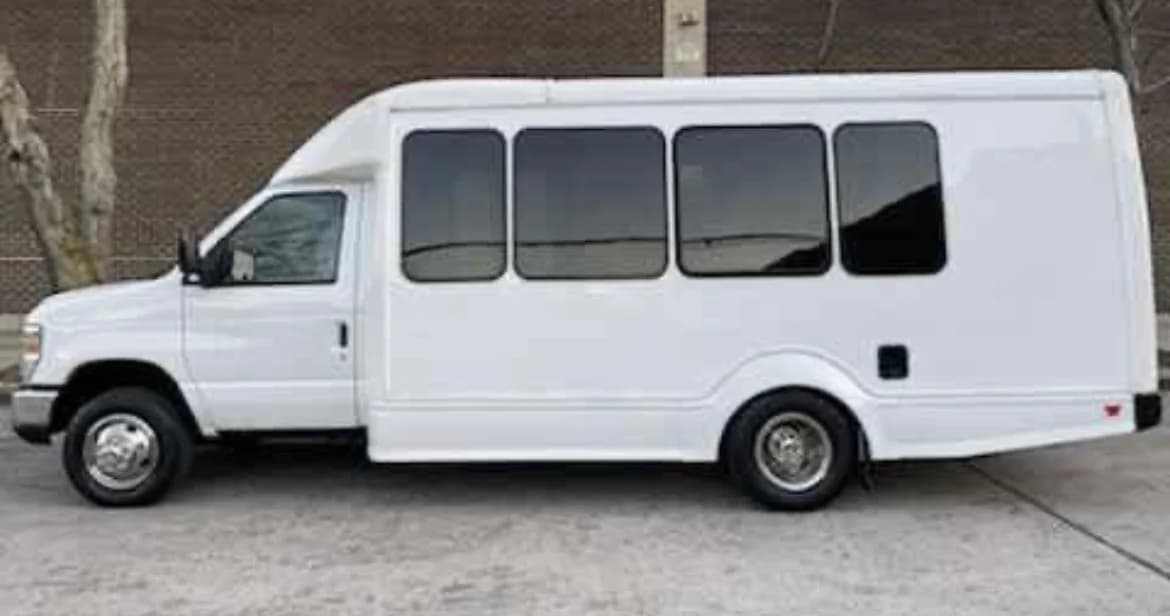 2013 Ford E350 Starcraft Shuttle Bus - Image 2