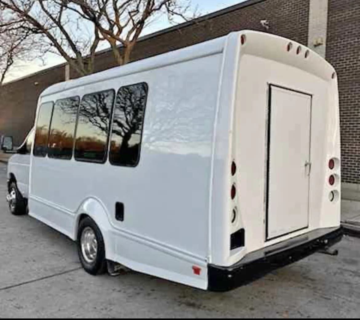 2013 Ford E350 Starcraft Shuttle Bus - Image 3