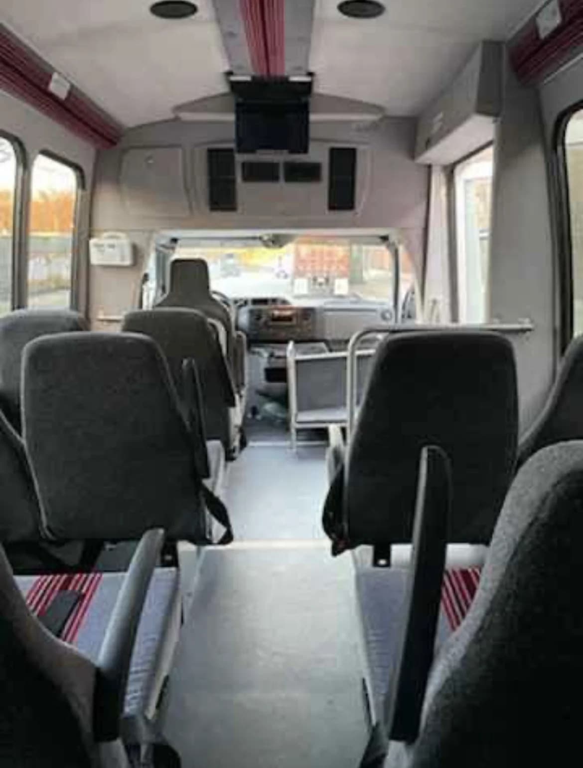 2013 Ford E350 Starcraft Shuttle Bus - Image 6