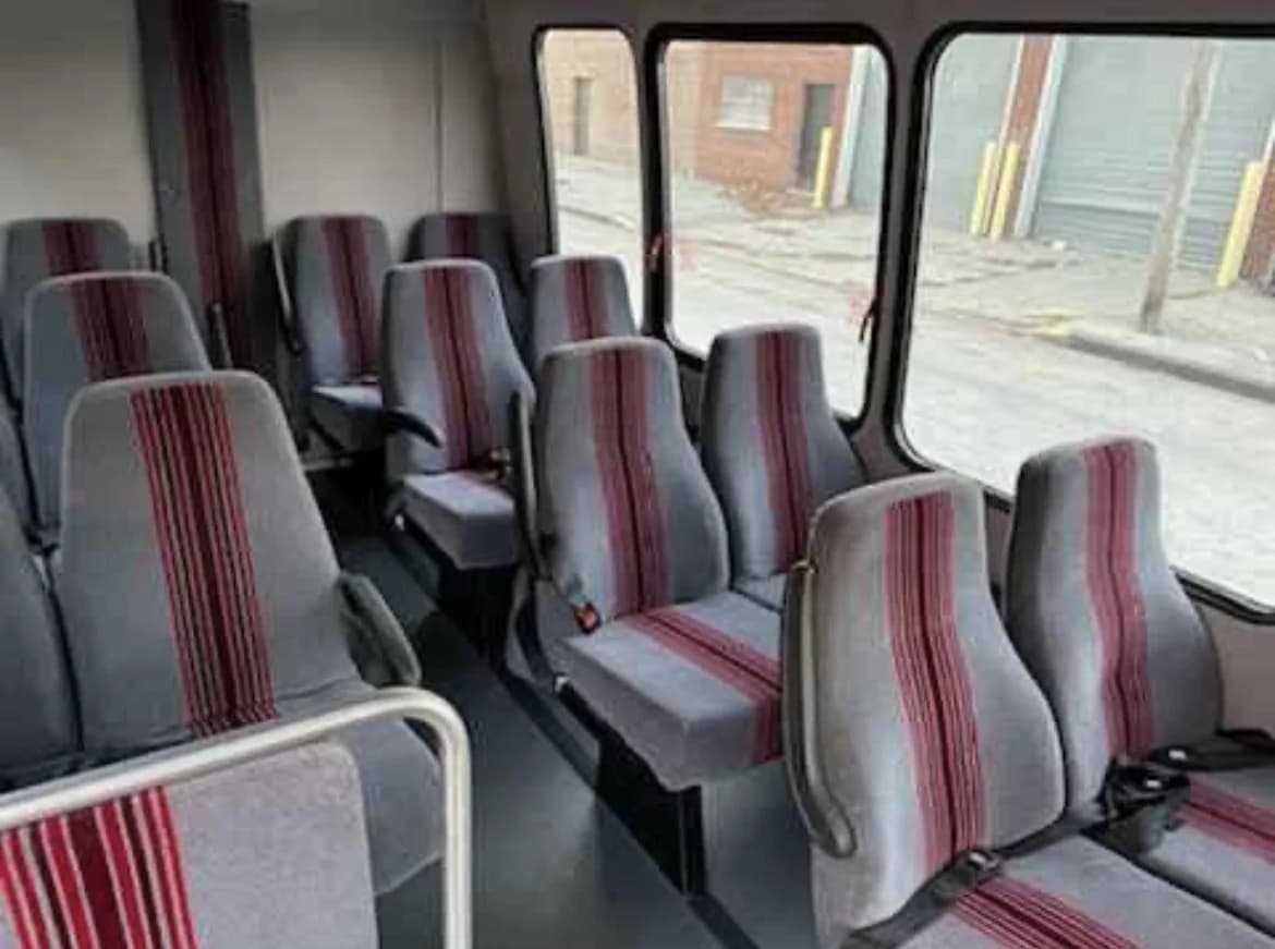 2013 Ford E350 Starcraft Shuttle Bus - Image 7