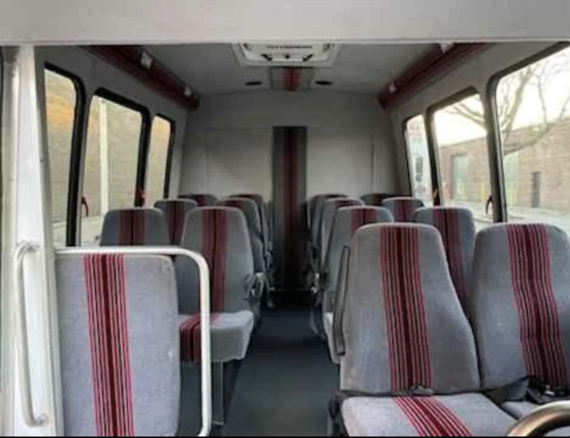 2013 Ford E350 Starcraft Shuttle Bus - Image 8