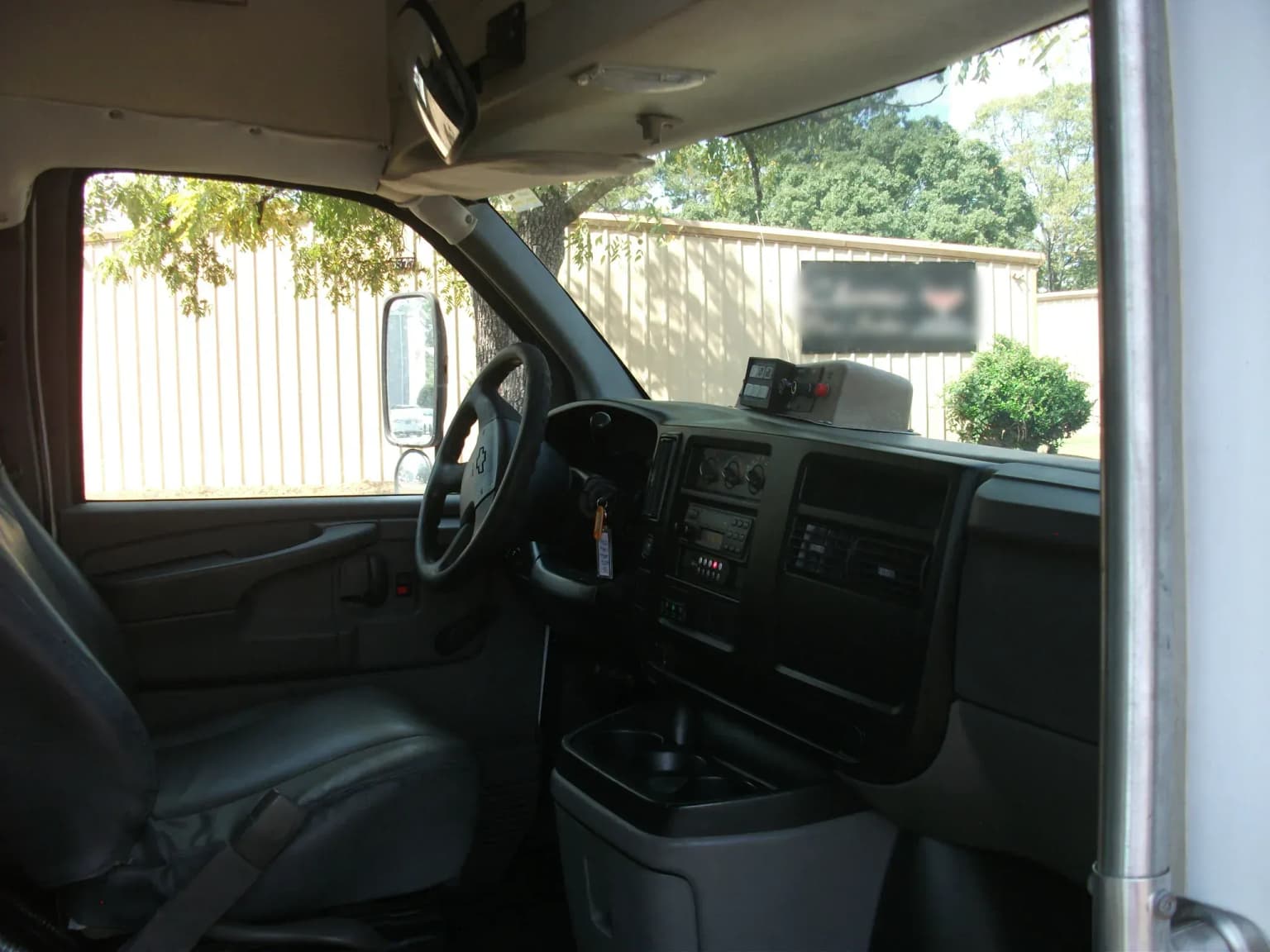 2007 Chevy Champion Challenger 230 Shuttle Bus - Image 4
