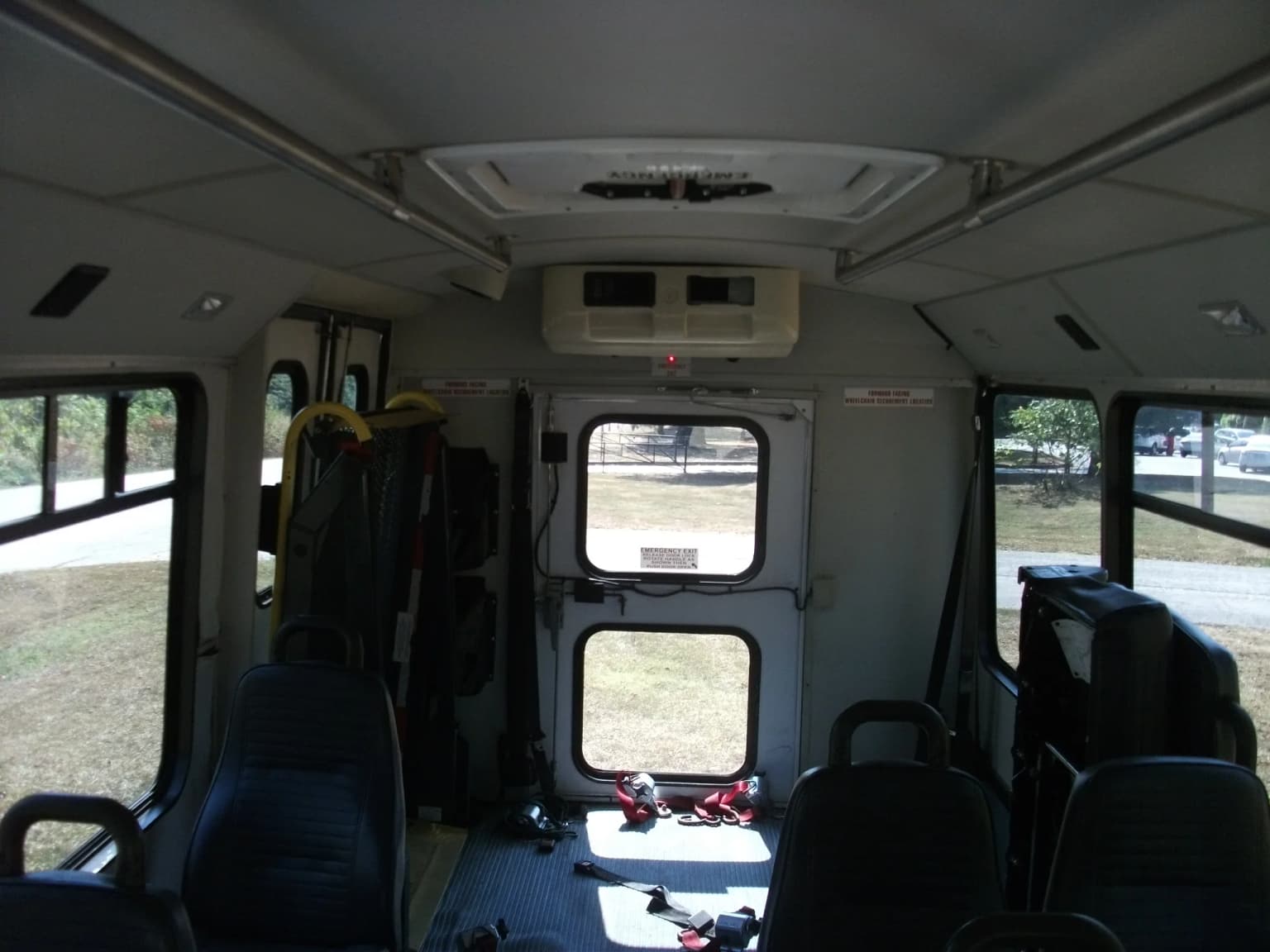 2007 Chevy Champion Challenger 230 Shuttle Bus - Image 5