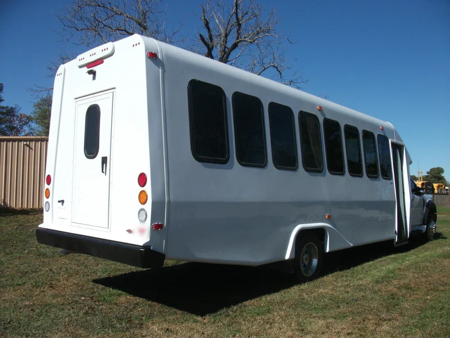 2024 Ford F550 Diamond Coach - Image 2