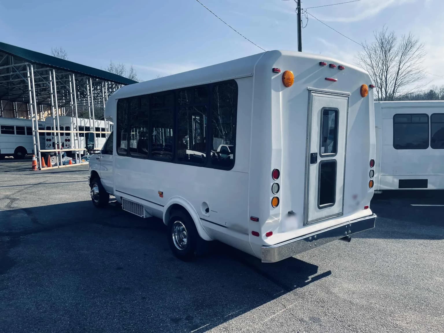 2008 Ford E450 El Dorado Shuttle Bus - Image 3
