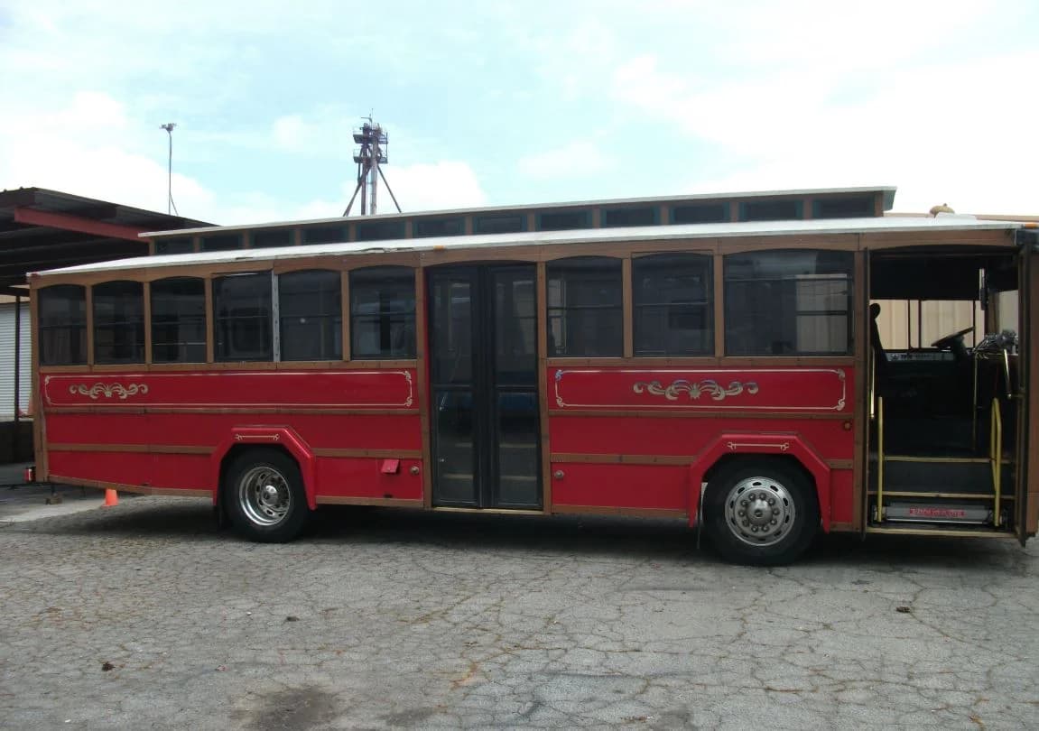 2004 Trolley Freightliner Supreme - Image 3