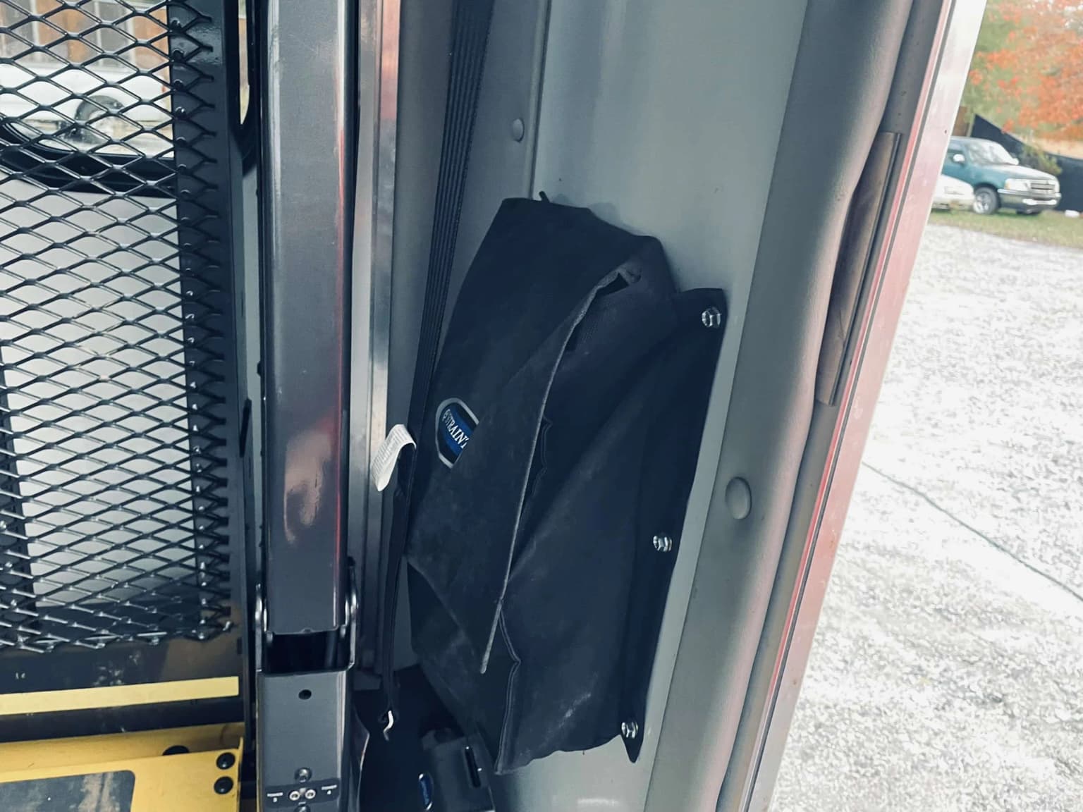2010 Ford E350 ECII Shuttle Bus - Image 13