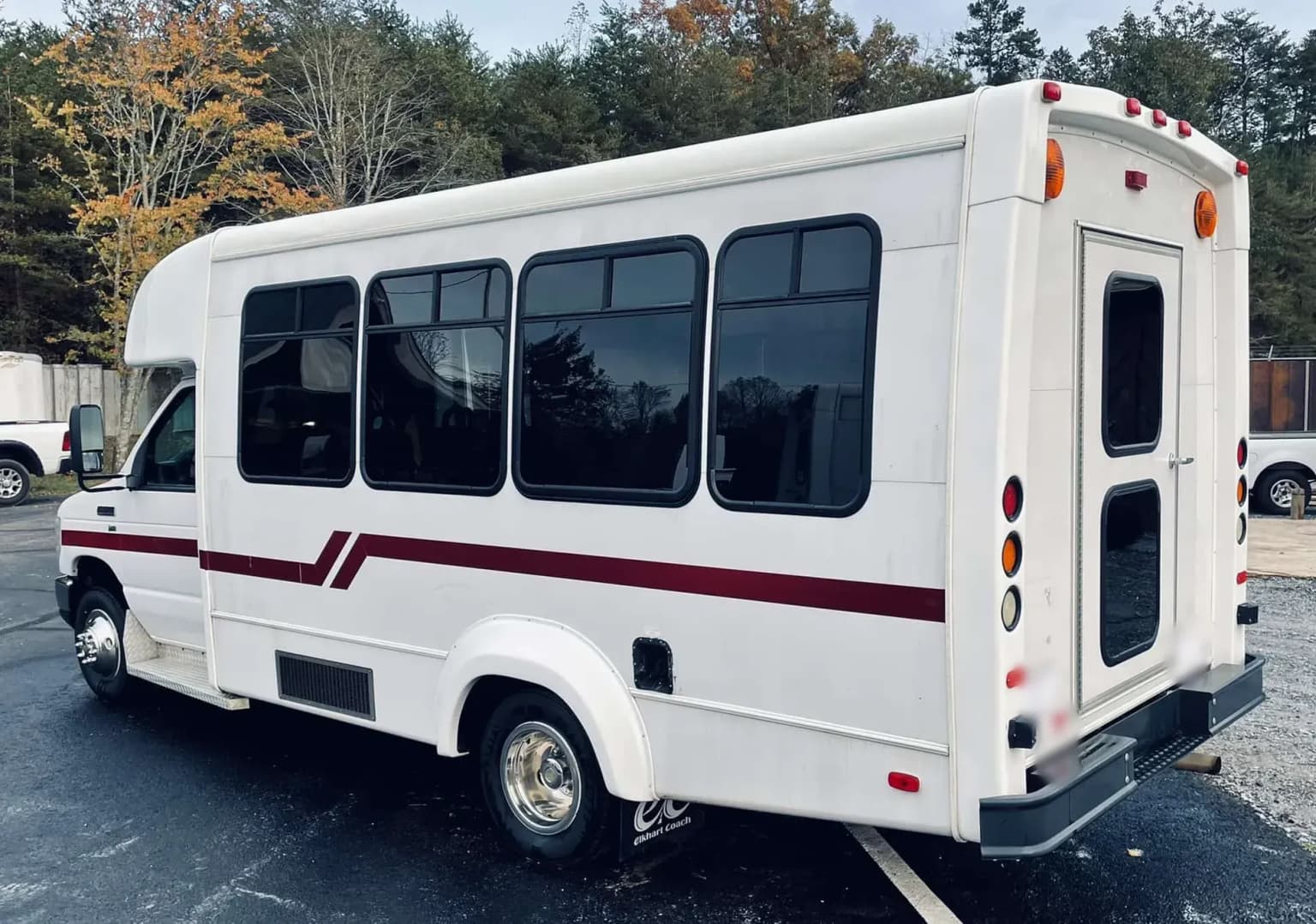 2010 Ford E350 ECII Shuttle Bus - Image 2
