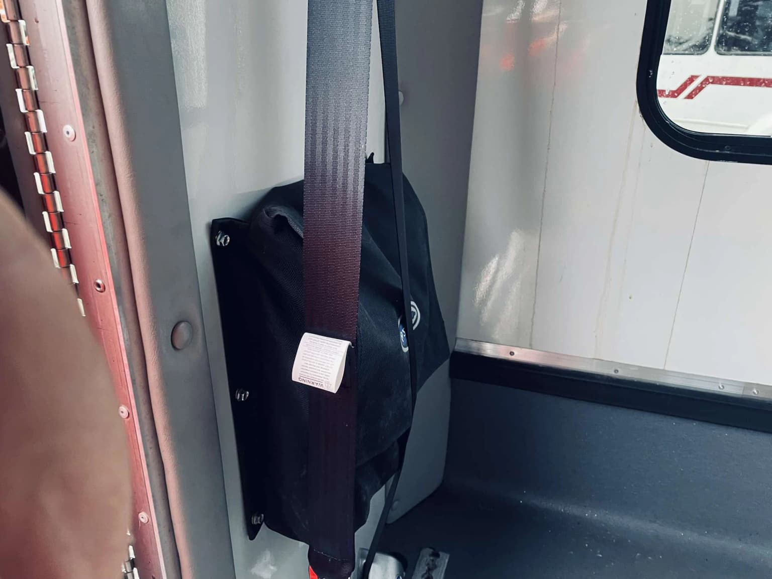 2010 Ford E350 ECII Shuttle Bus - Image 9