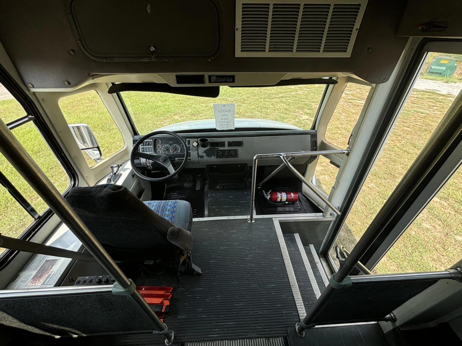 2005 Freightliner Concord Glaval Shuttle Bus - Image 5