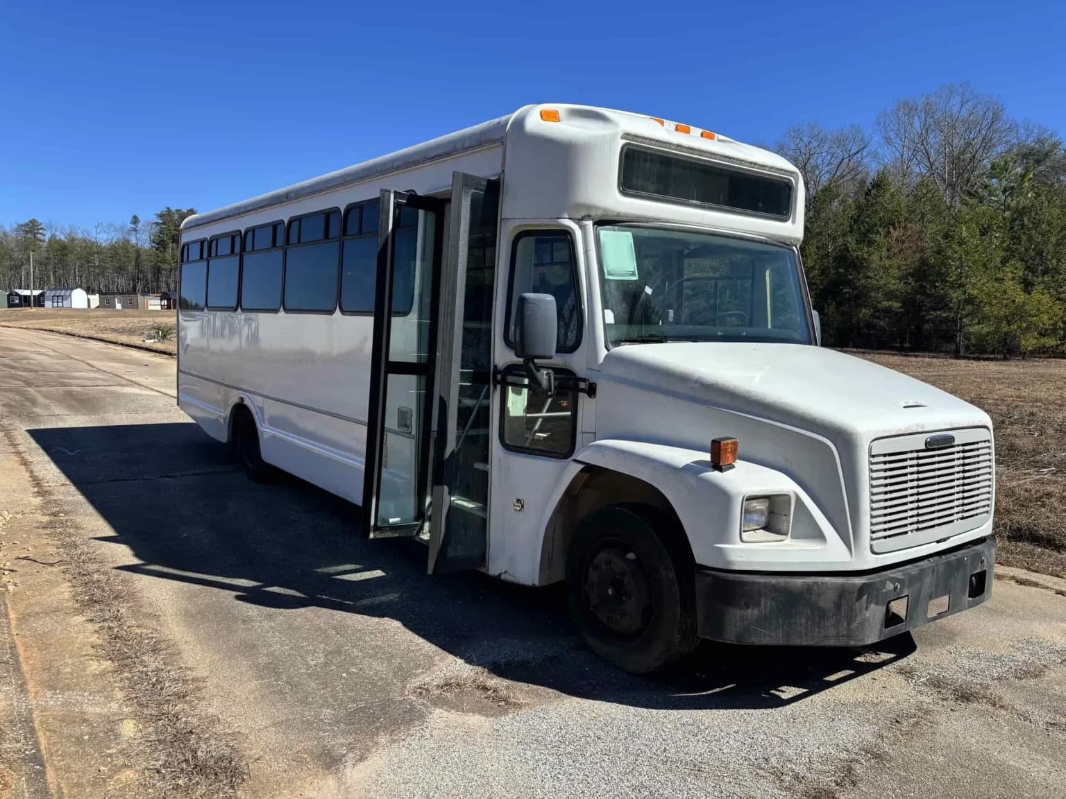 2002 Freightliner Concord Glaval Shuttle Bus - Image 1