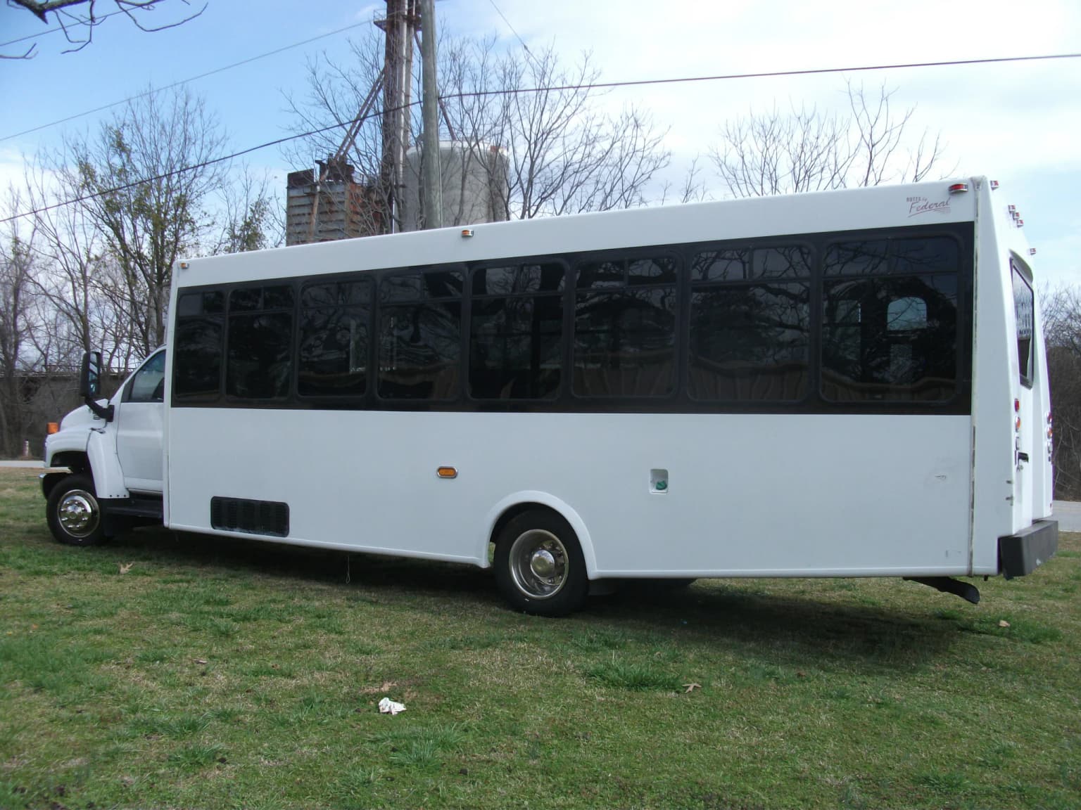 2007 GMC Imperial Federal Coach Shuttle Bus - Image 3