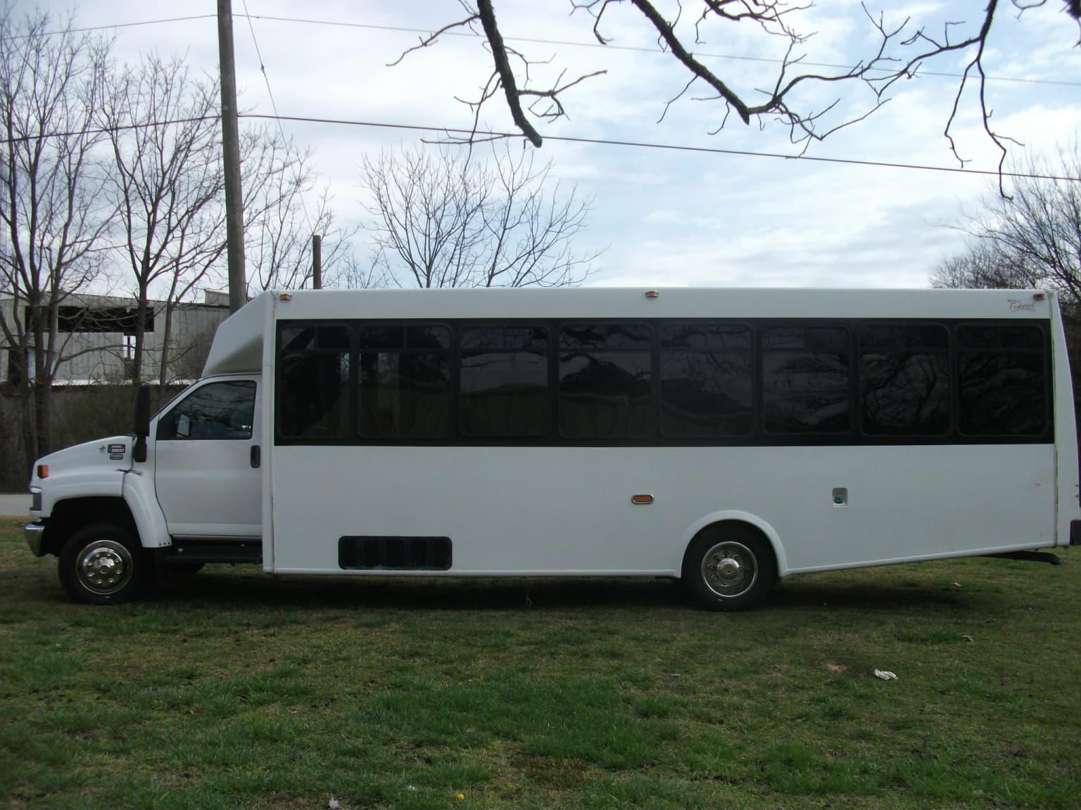 2007 GMC Imperial Federal Coach Shuttle Bus - Image 4