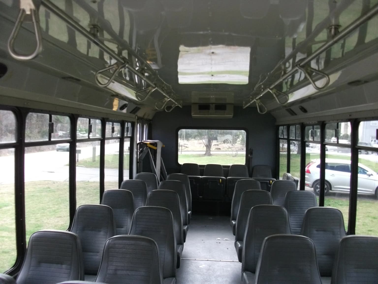 2007 GMC Imperial Federal Coach Shuttle Bus - Image 6
