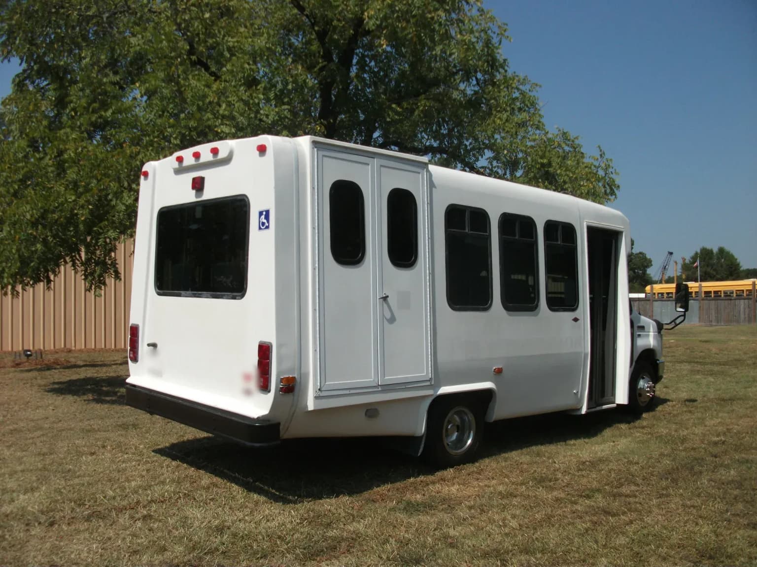 2009 Ford E350 Diamond Coach Shuttle Bus - Image 2