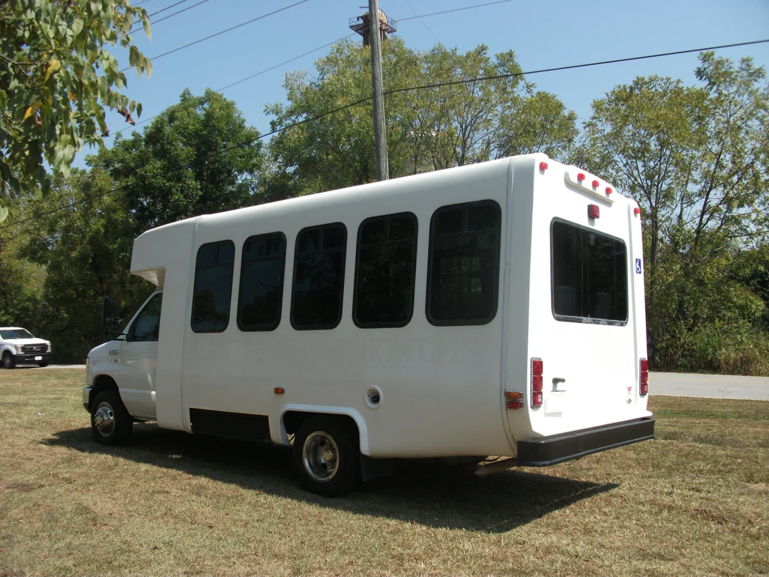 2009 Ford E350 Diamond Coach Shuttle Bus - Image 3
