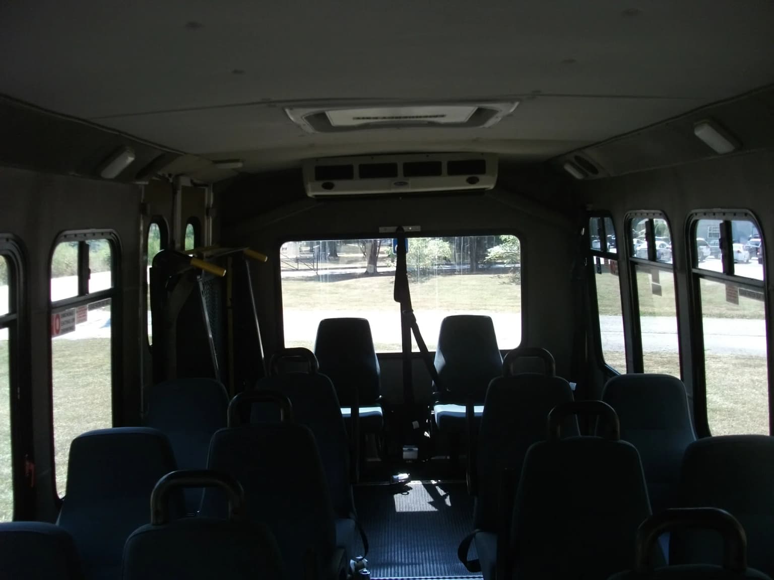 2009 Ford E350 Diamond Coach Shuttle Bus - Image 5