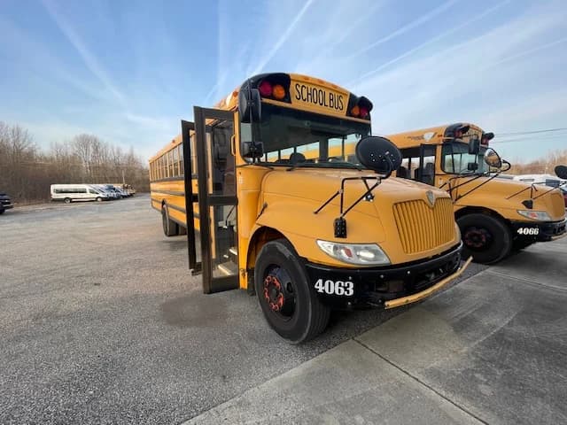 30 Matching Buses Package Deal - Image 15