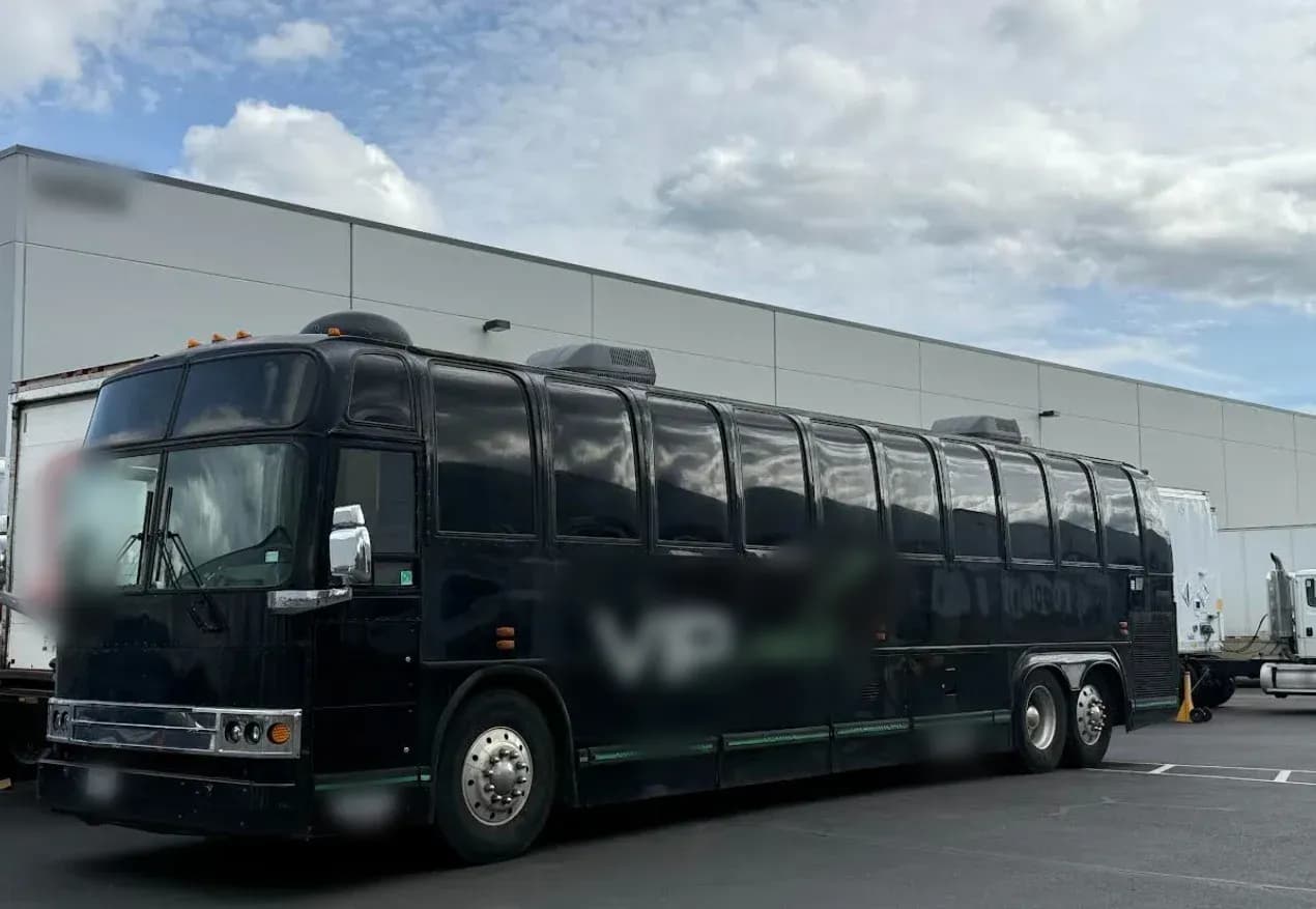 Prevo Limo Coach - Image 2
