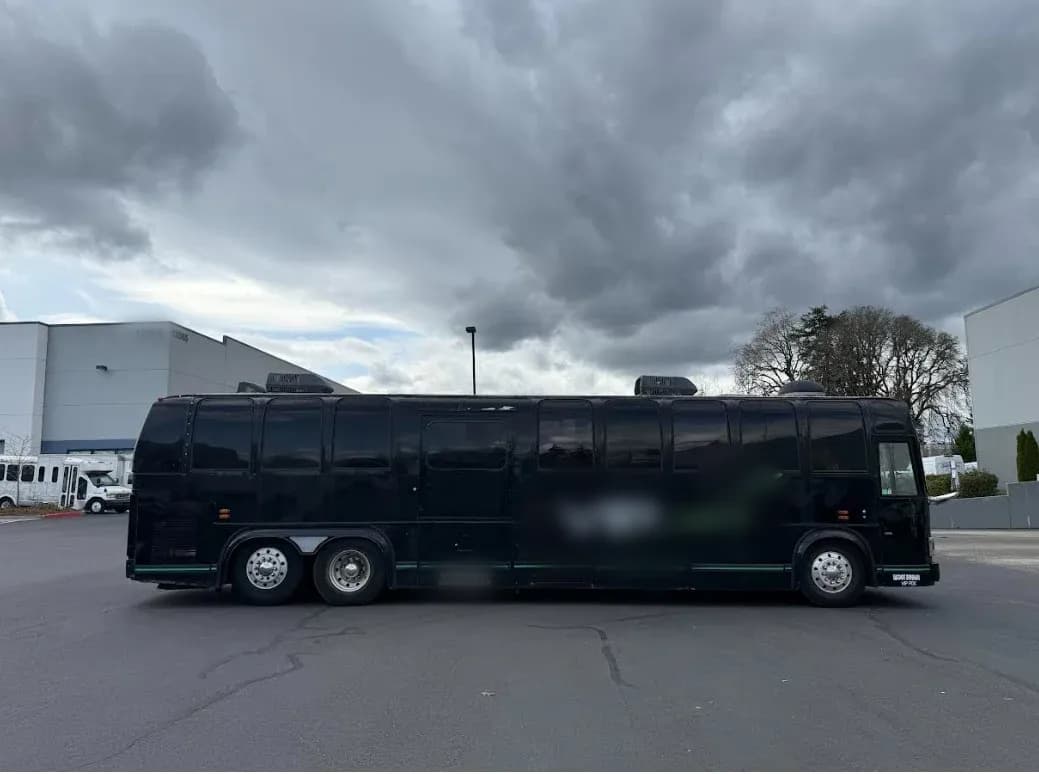 Prevo Limo Coach - Image 4