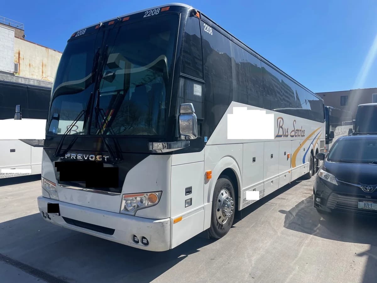 2016 Prevost H3-45 - Image 1