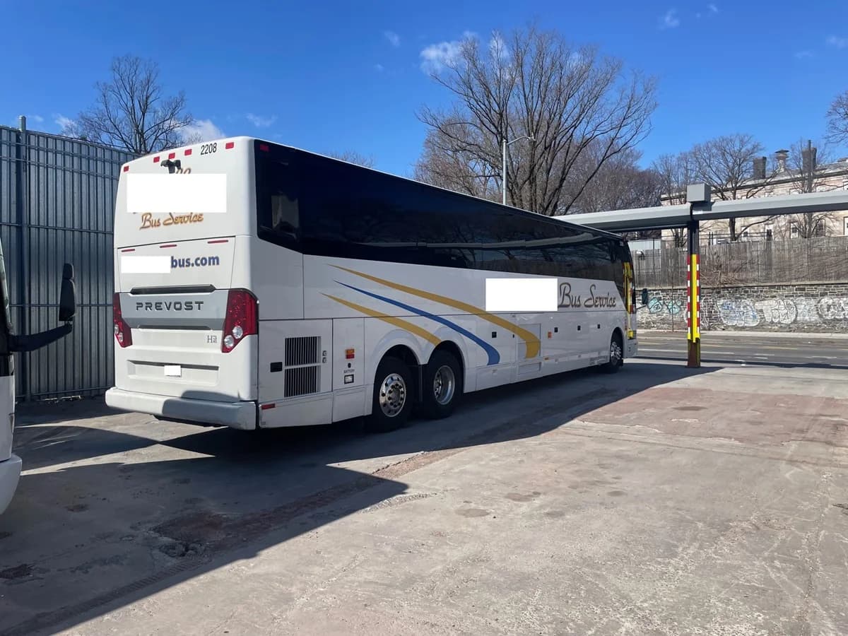 2016 Prevost H3-45 - Image 3