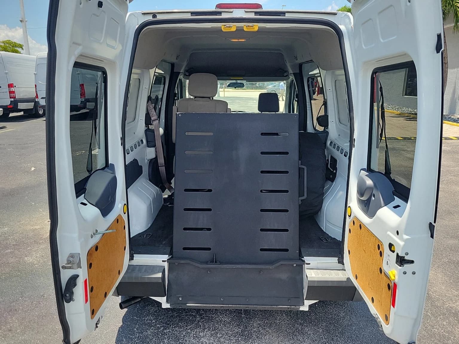 2013 Ford Transit XLT Passenger Van - Image 6