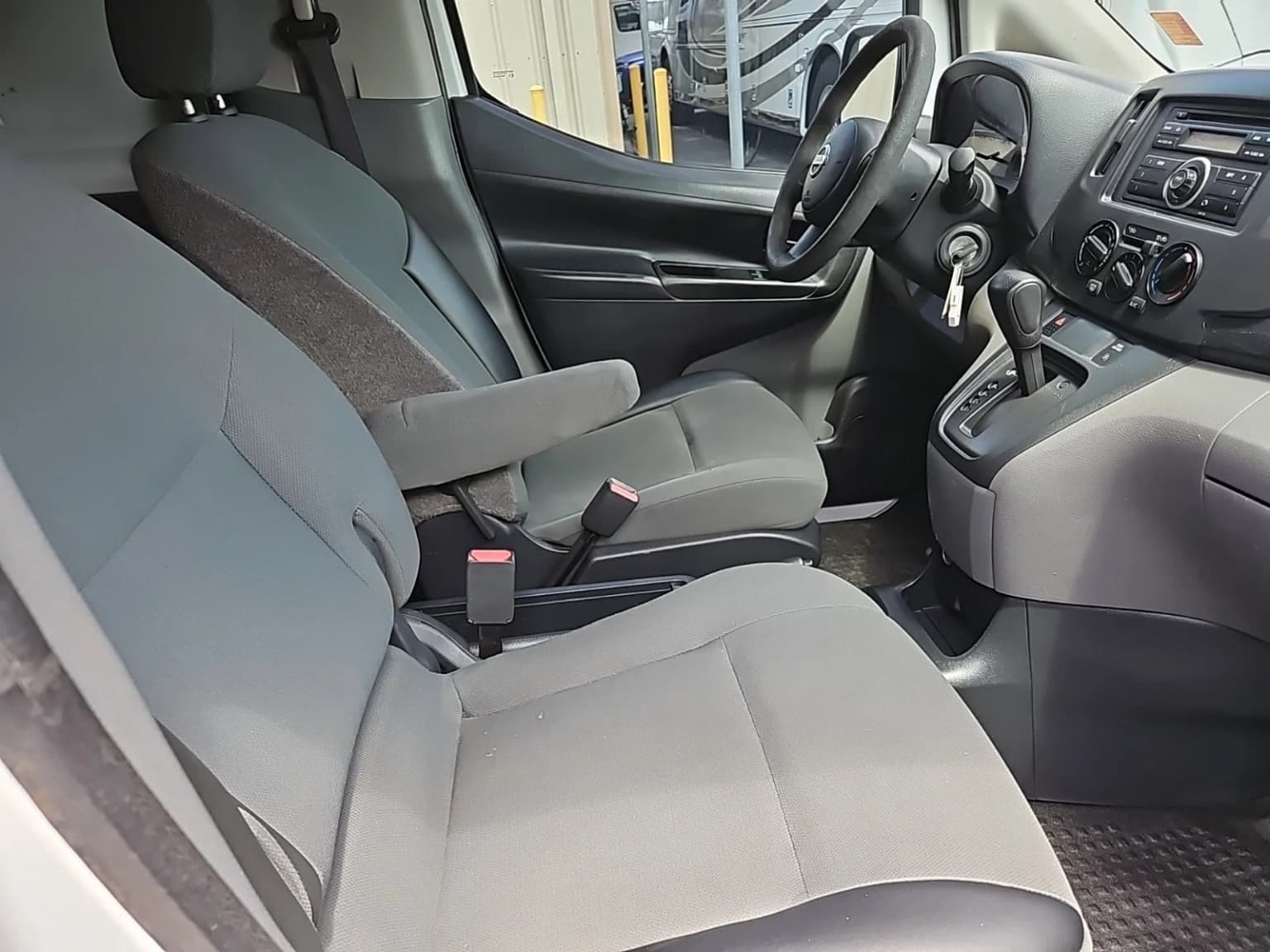 2015 Nissan NV200 Passenger Van - Image 4