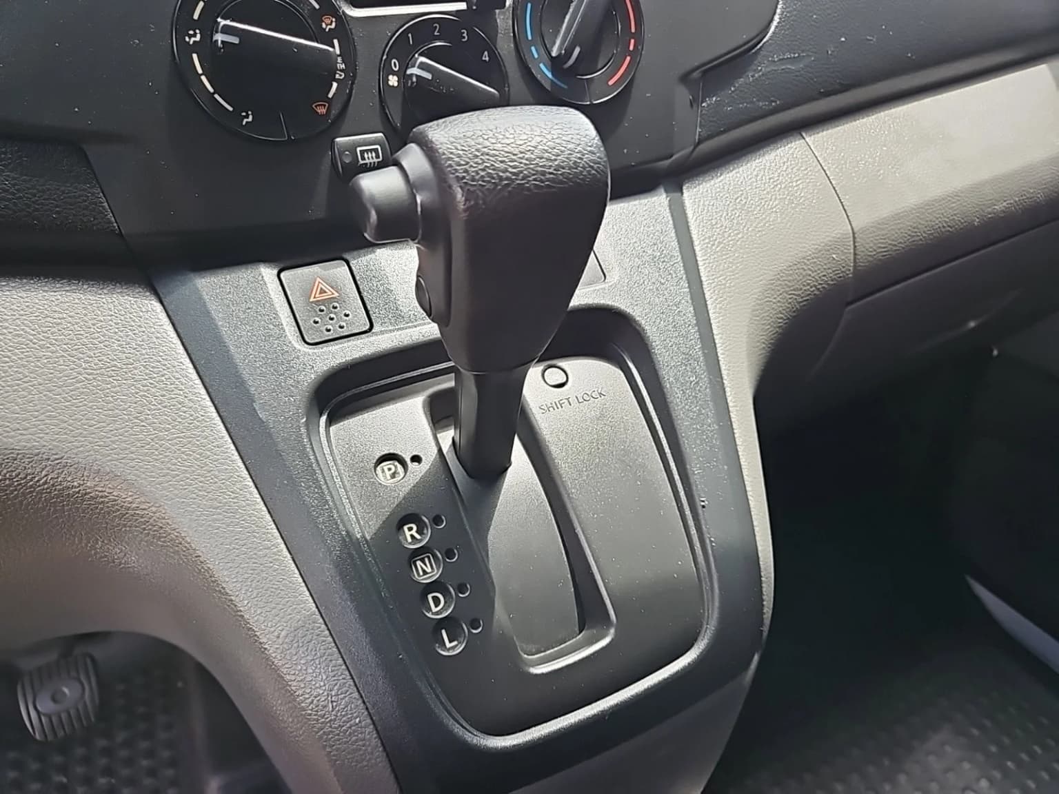 2015 Nissan NV200 Passenger Van - Image 8