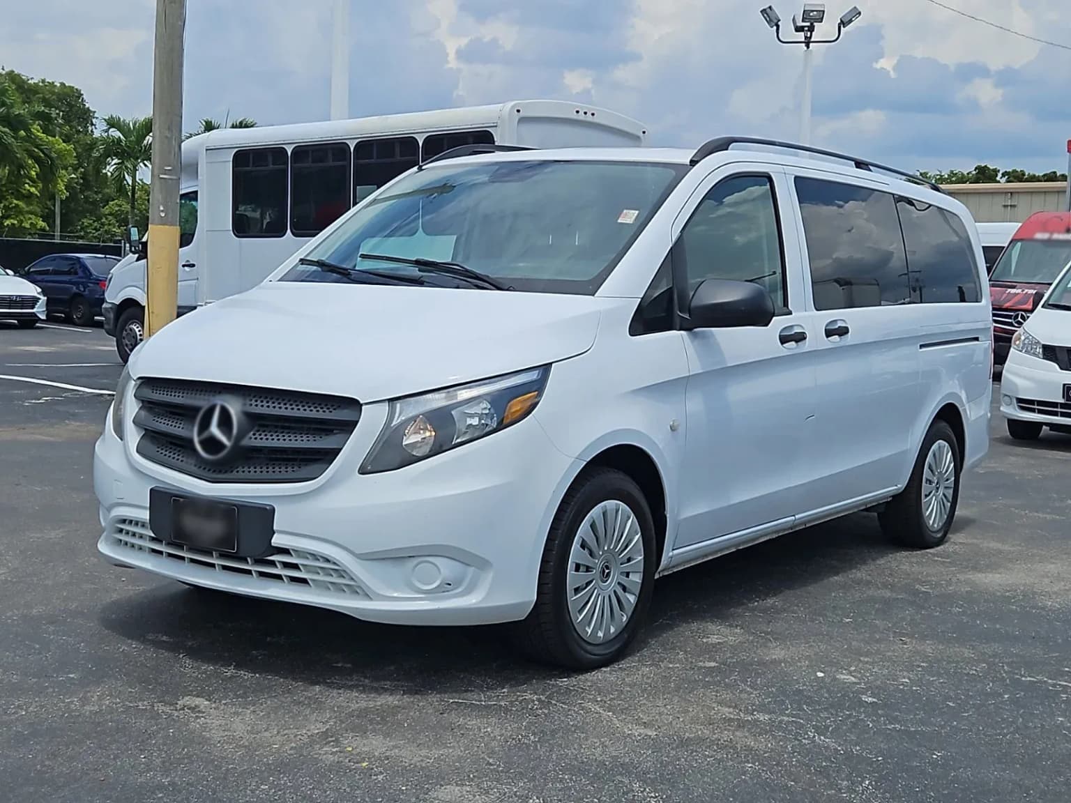 2017 Mercedes Benz Metris Passenger Van - Image 1