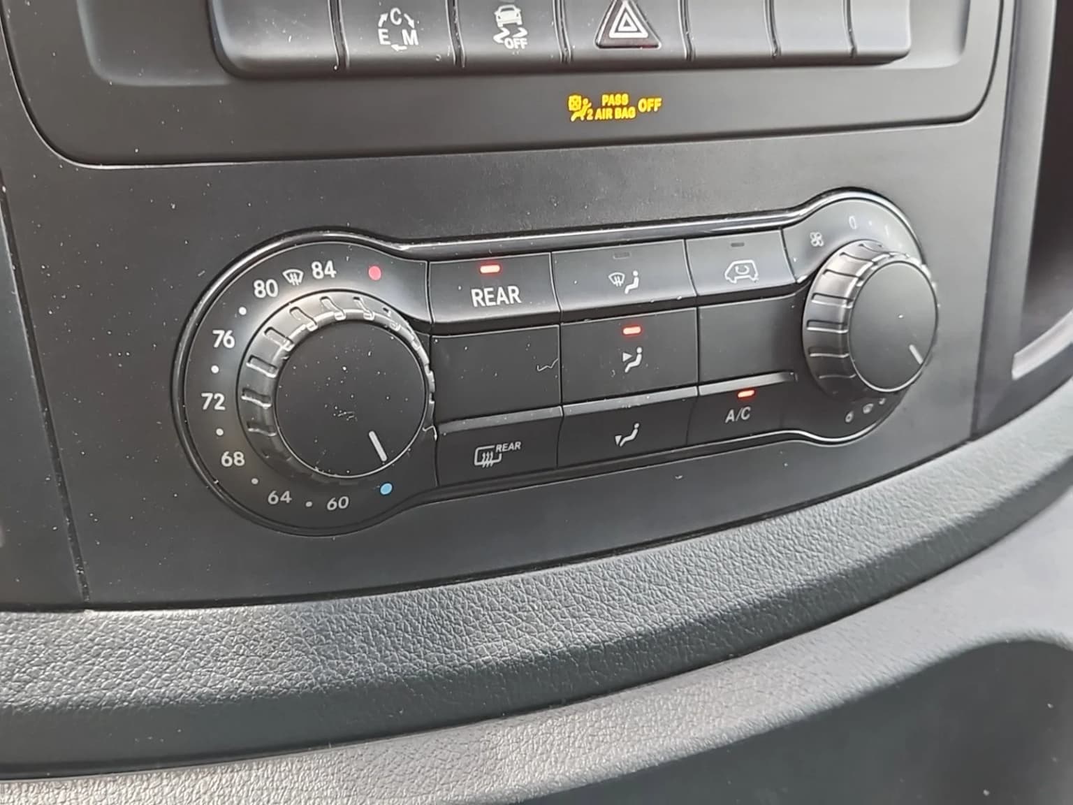 2017 Mercedes Benz Metris Passenger Van - Image 4