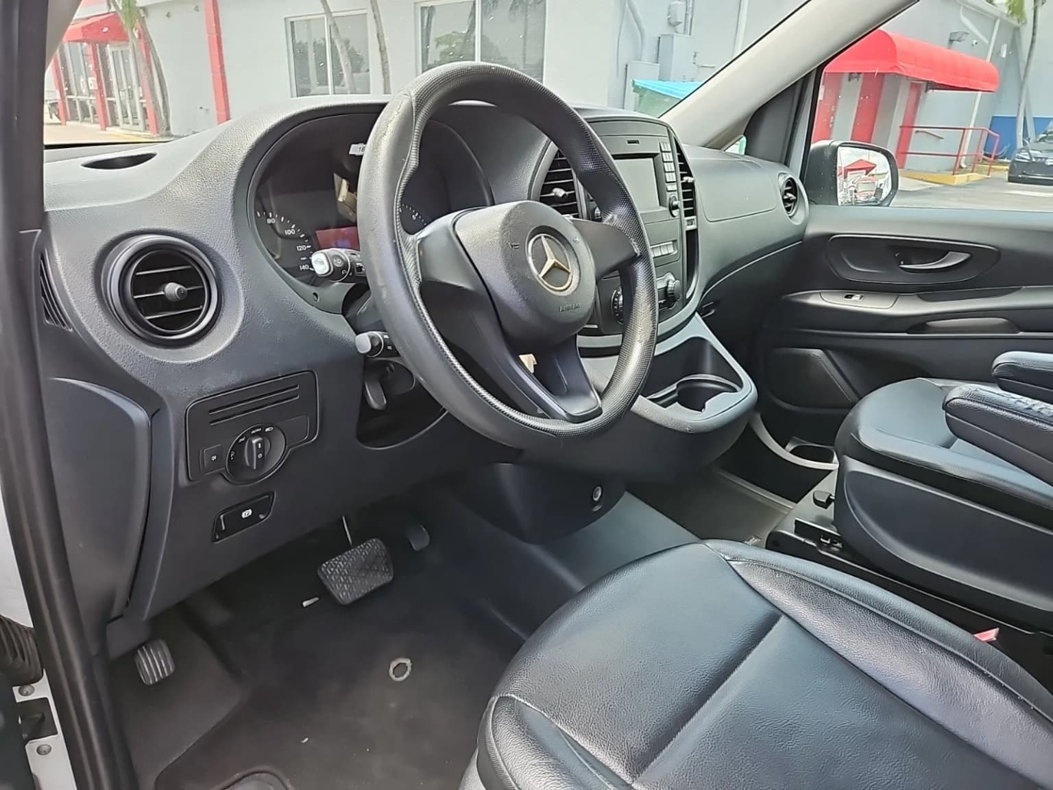 2017 Mercedes Benz Metris Passenger Van - Image 7