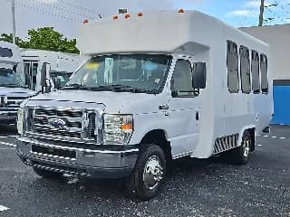 2013 Ford Econoline bus