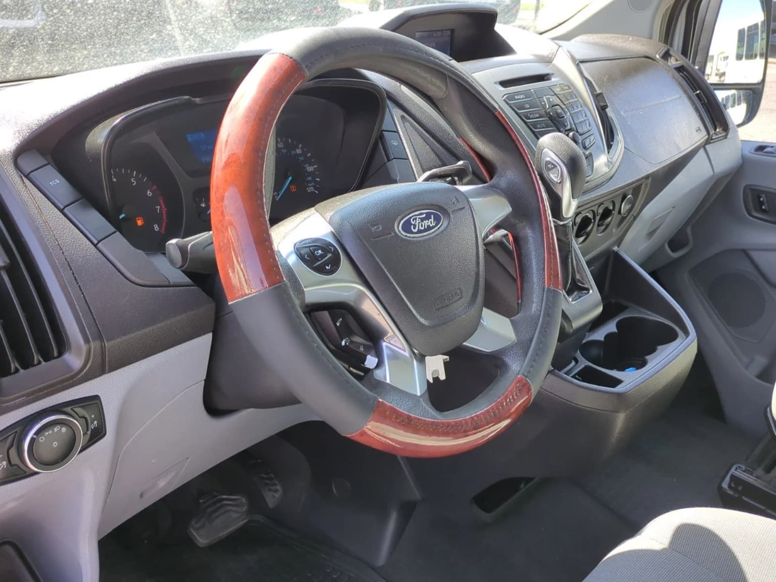 2015 Ford Transit Wagon XL Passenger Van - Image 11
