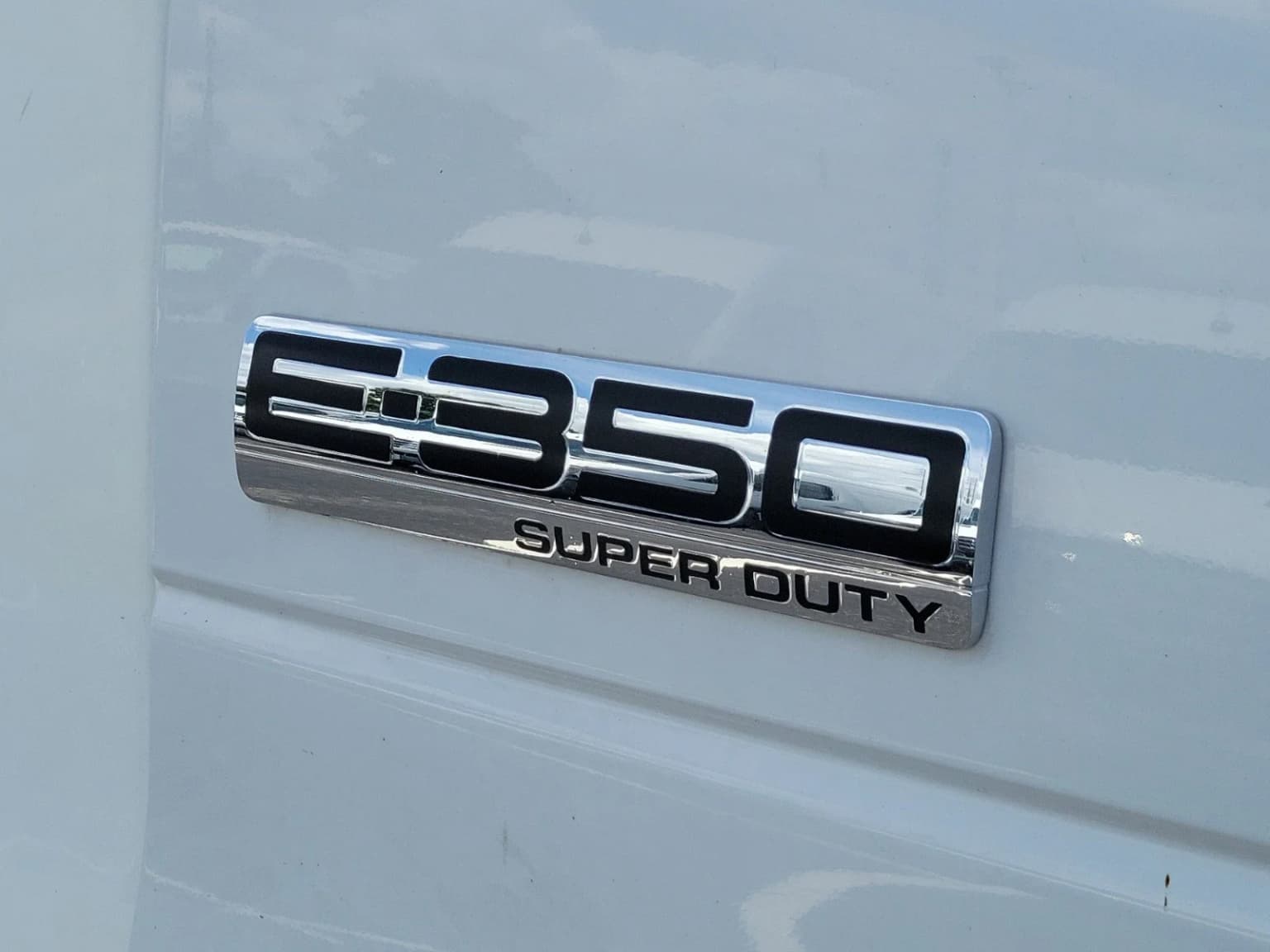 2015 Ford E350 ADA Shuttle Bus - Image 4