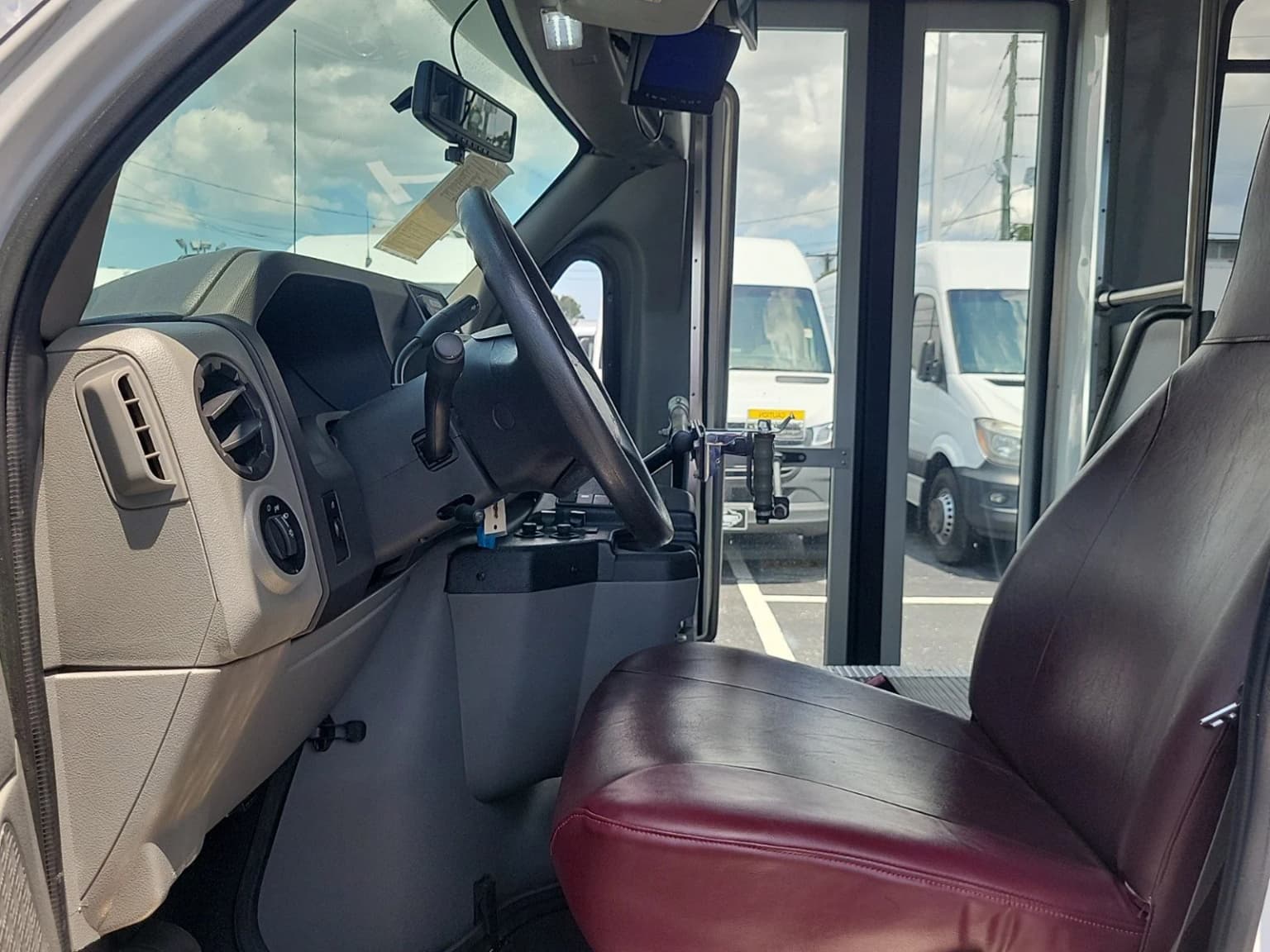 2015 Ford E350 ADA Shuttle Bus - Image 8