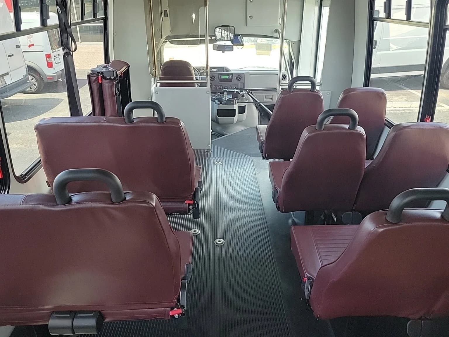 2015 Ford E350 ADA Shuttle Bus - Image 9