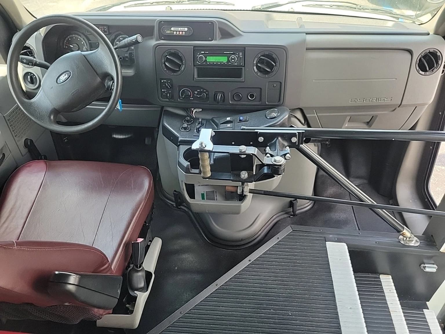 2015 Ford E350 ADA Shuttle Bus - Image 10