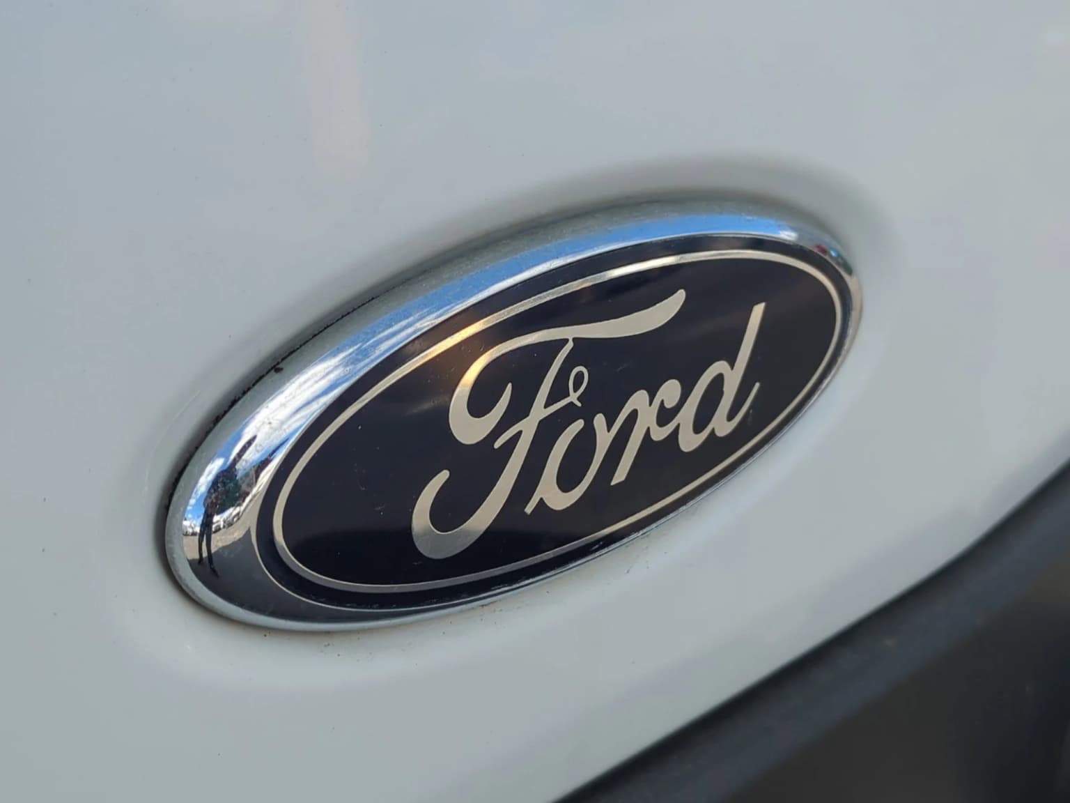 2018 Ford Transit Passenger Van - Image 5