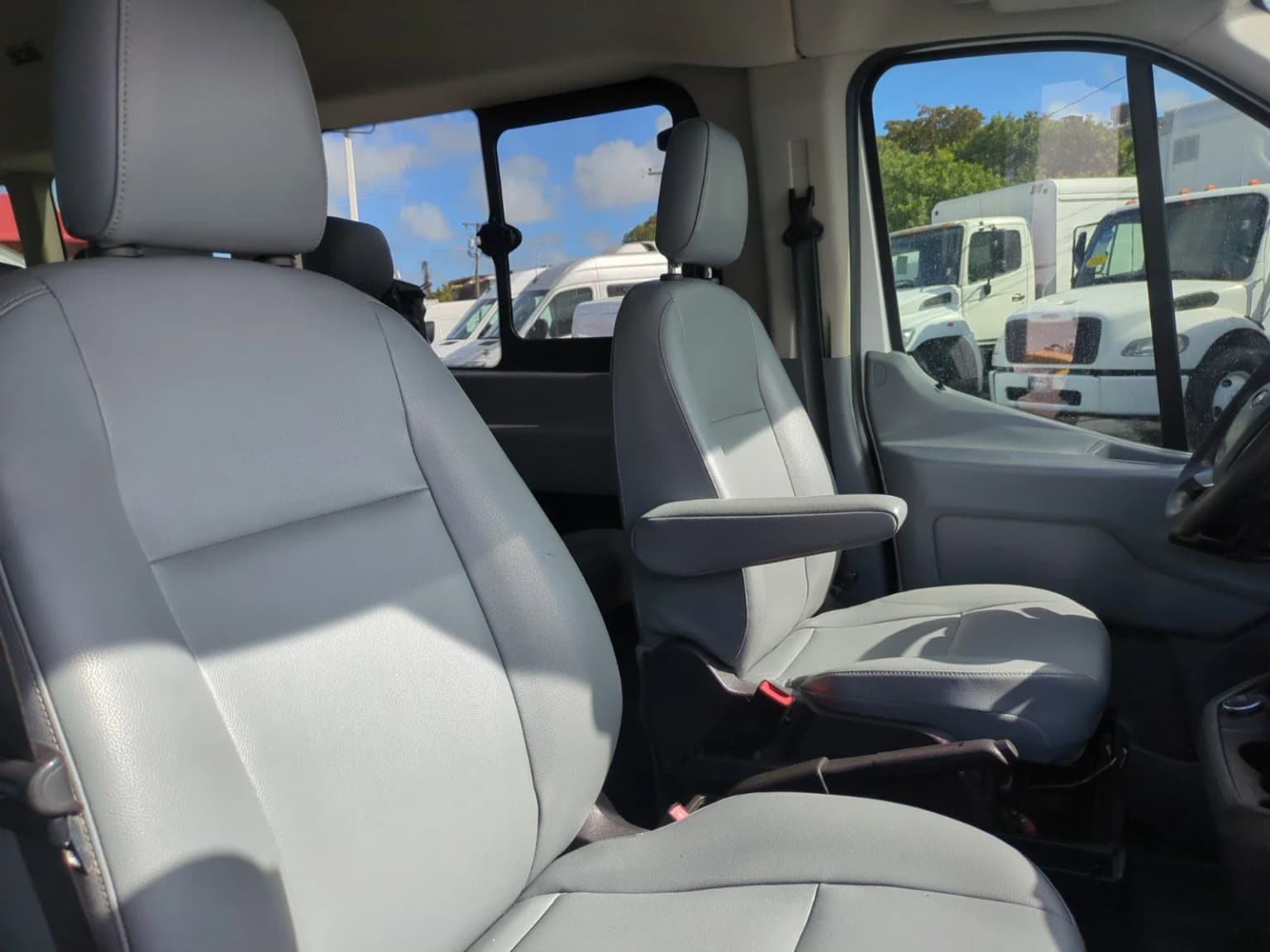 2018 Ford Transit Passenger Van - Image 10
