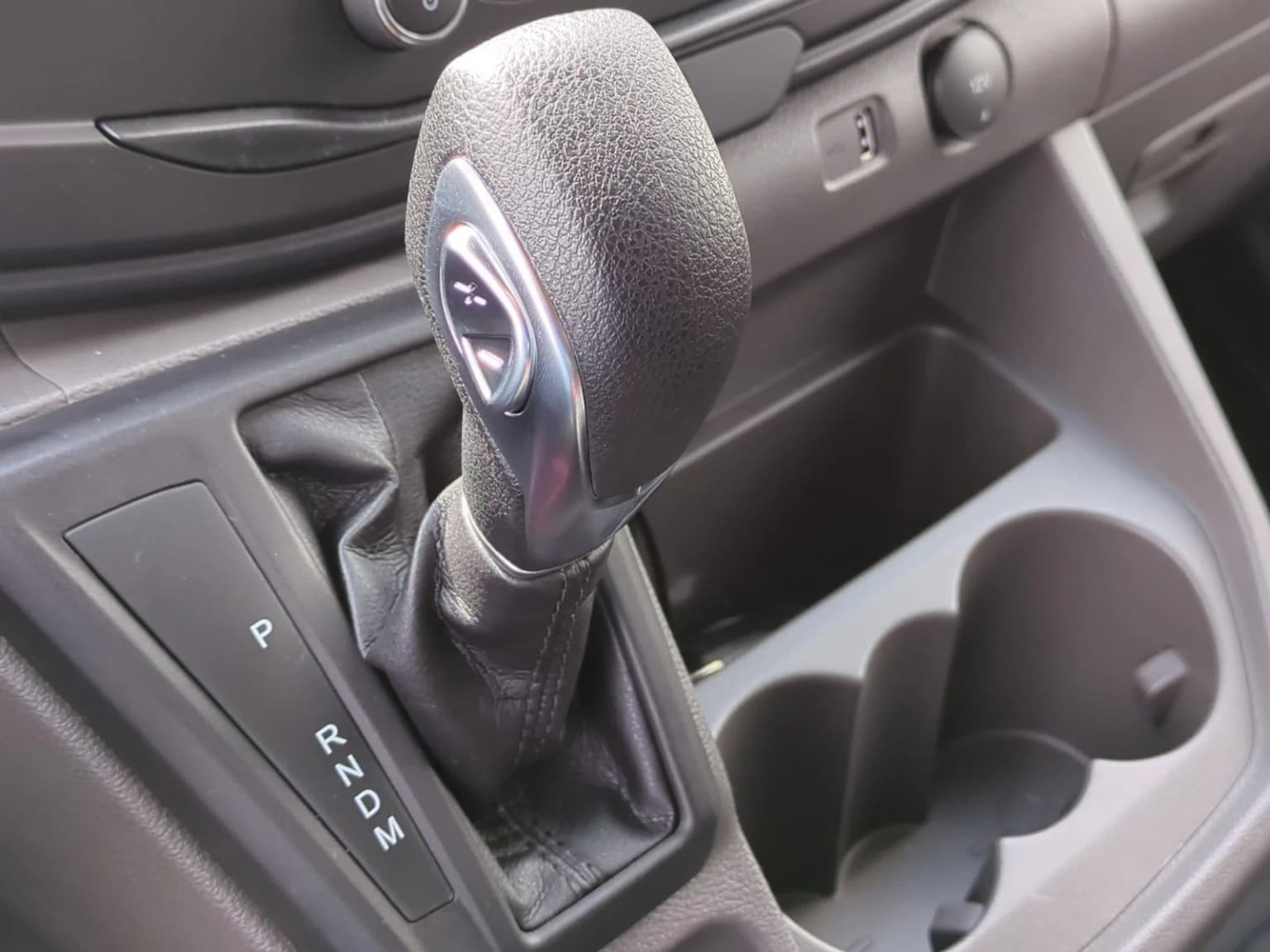 2025 Ford Transit Mid Roof XL Passenger Van - Image 13
