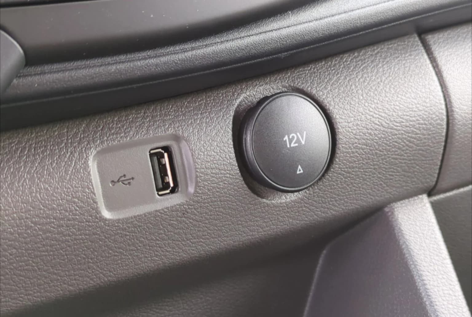 2025 Ford Transit Passenger Van - Image 8