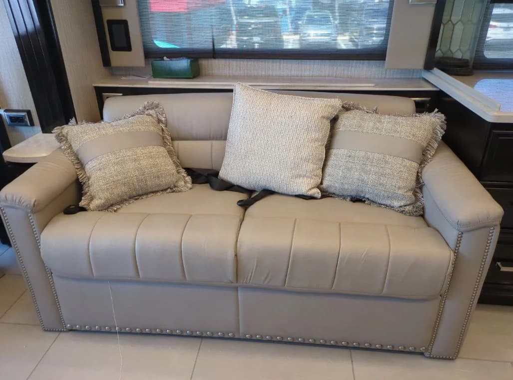 2023 Newmar London Aire Motorcoach Conversion - Image 12