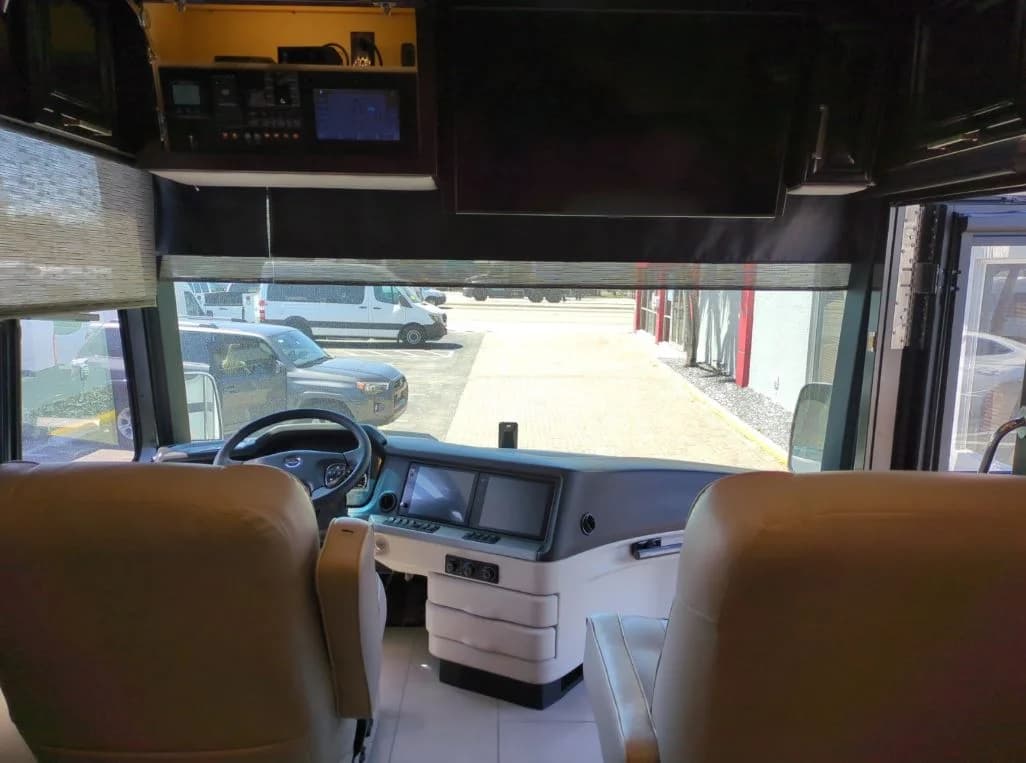2023 Newmar London Aire Motorcoach Conversion - Image 16