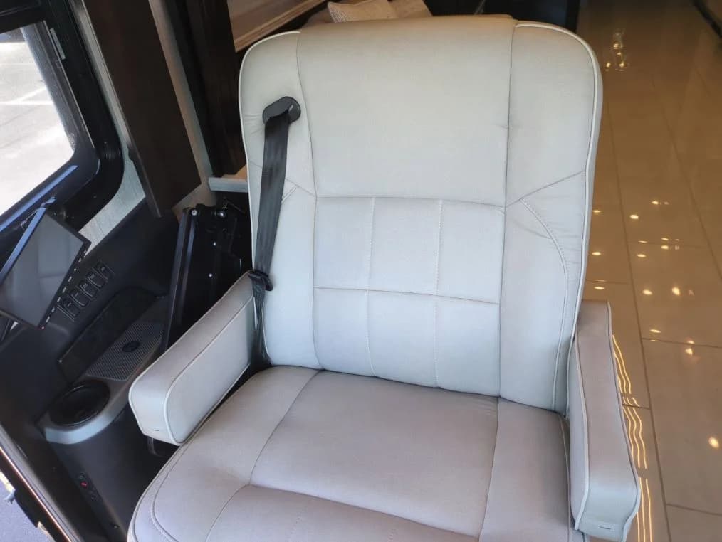2023 Newmar London Aire Motorcoach Conversion - Image 18