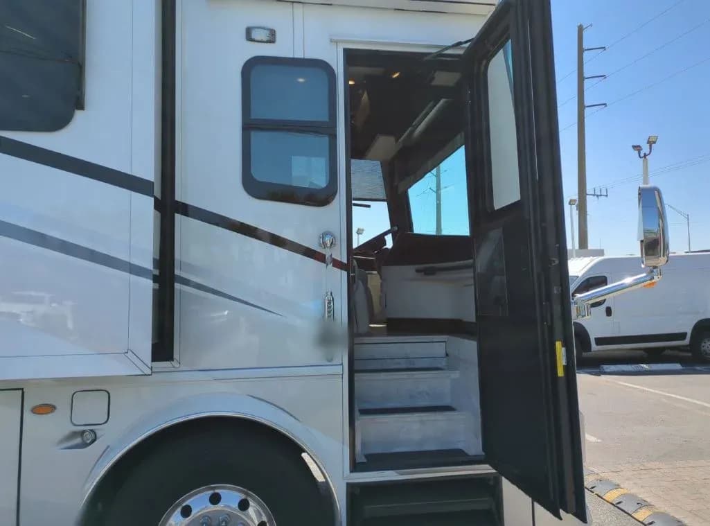 2023 Newmar London Aire Motorcoach Conversion - Image 20