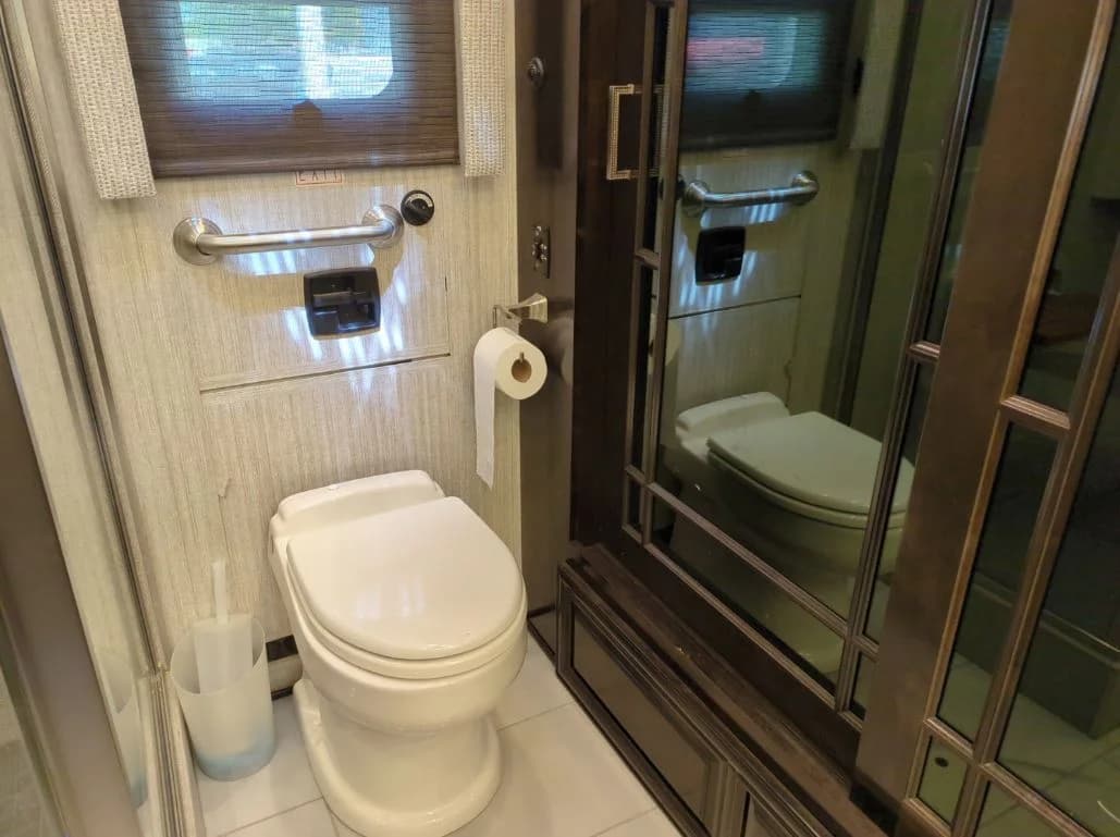 2023 Newmar London Aire Motorcoach Conversion - Image 6